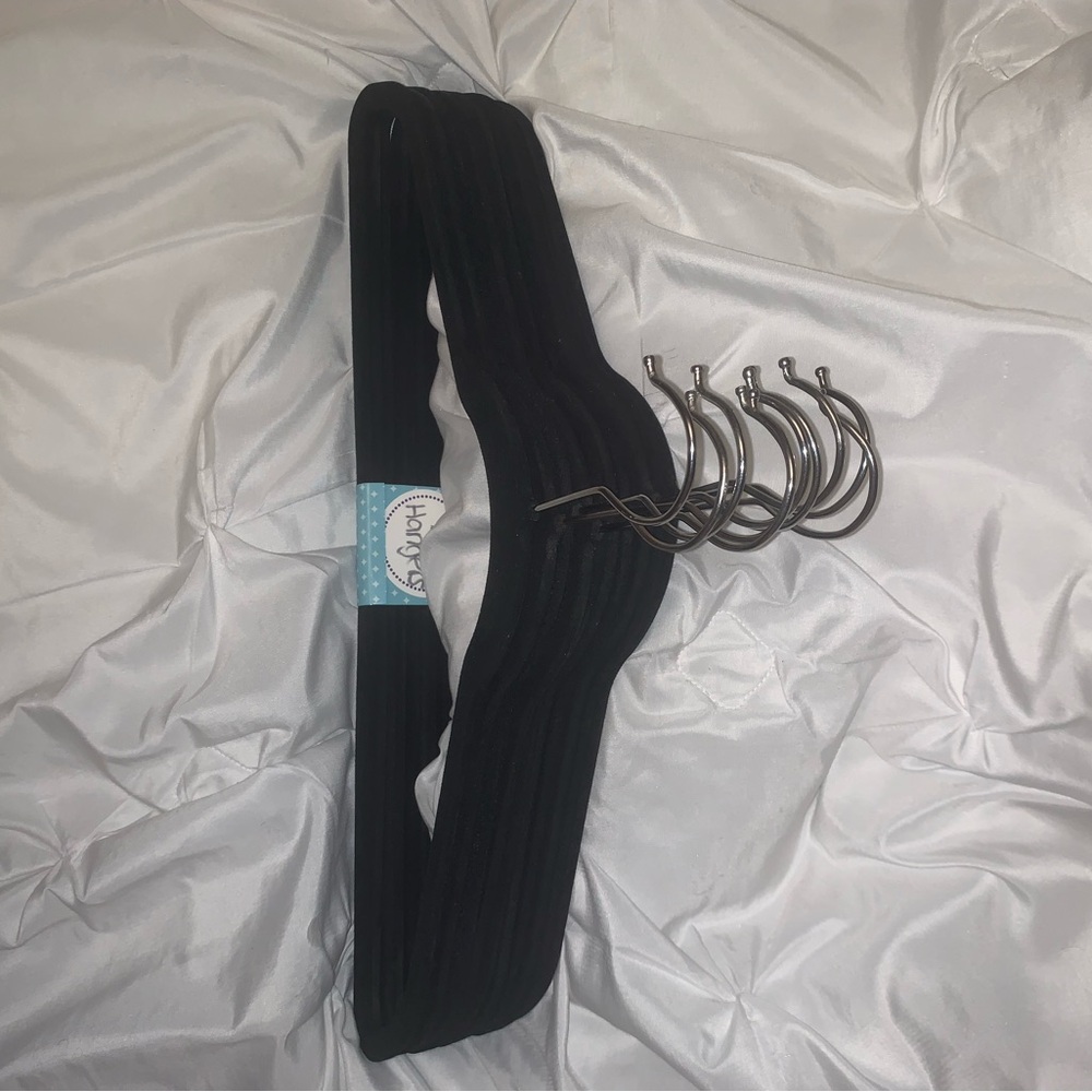 Black velvet hangers (6)) 10packs (used good condition) 60 Total - Picture 9 of 14